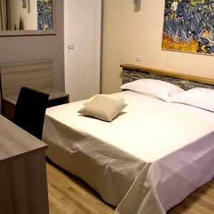 https://cesari-home.lecce-hotels.com